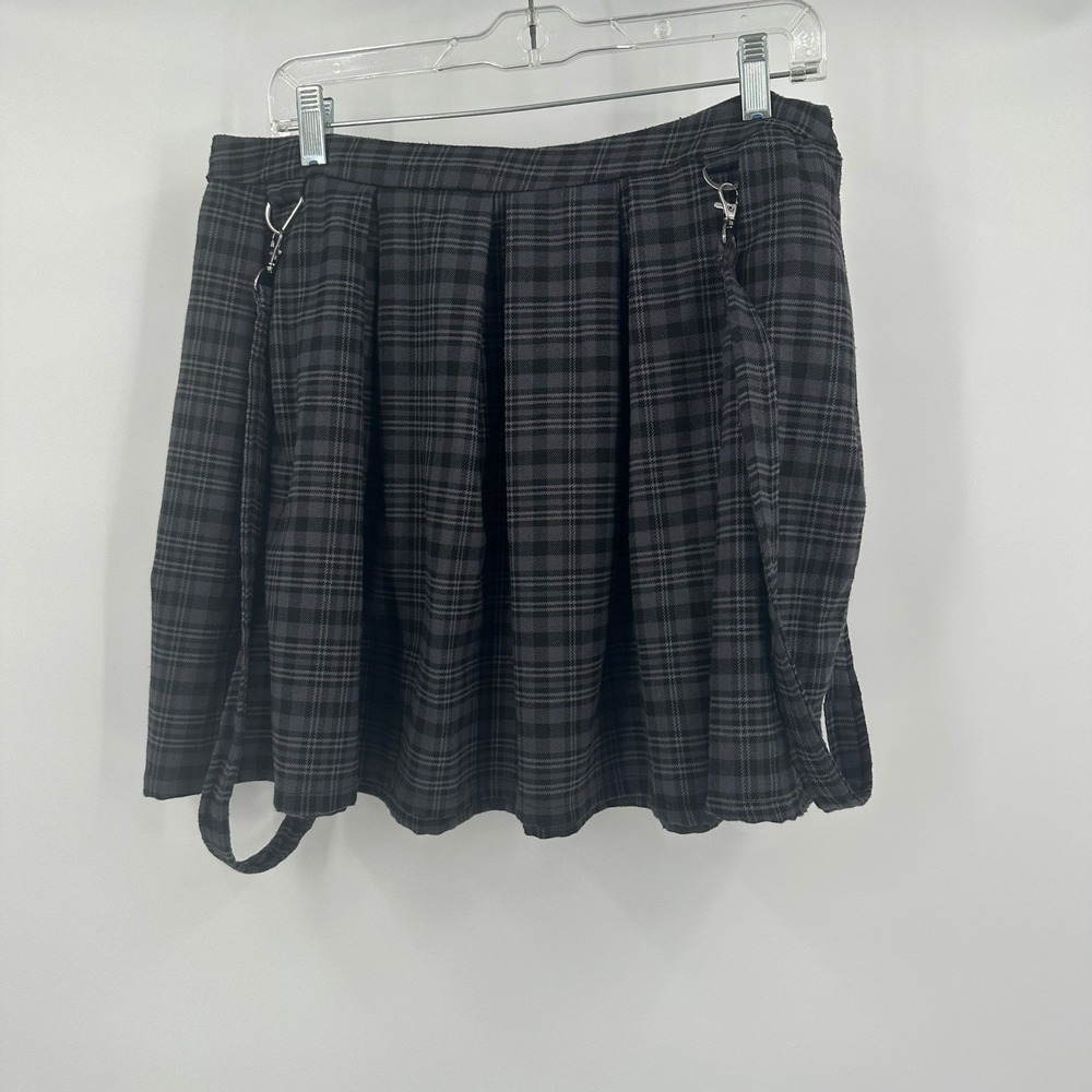 Hot Topic Womens Y2K Grunge Goth Plaid Mini Skirt Size L Punk Emo Alt Academia